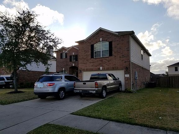 4th image of 2301 Neches Dr