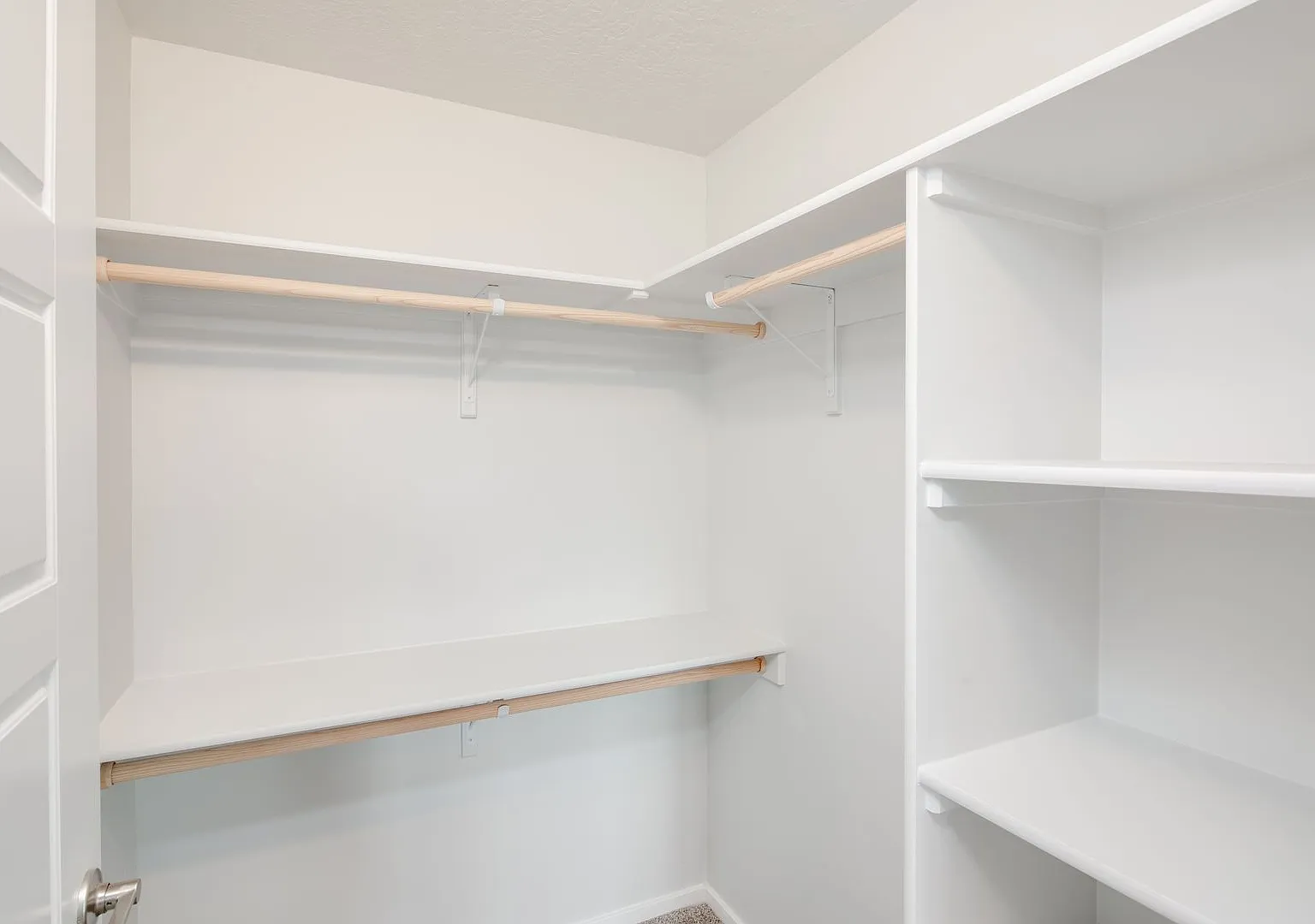 2 Bedroom Apartments in Caldwell With Style, Convenience & Comfort! — Photo 4