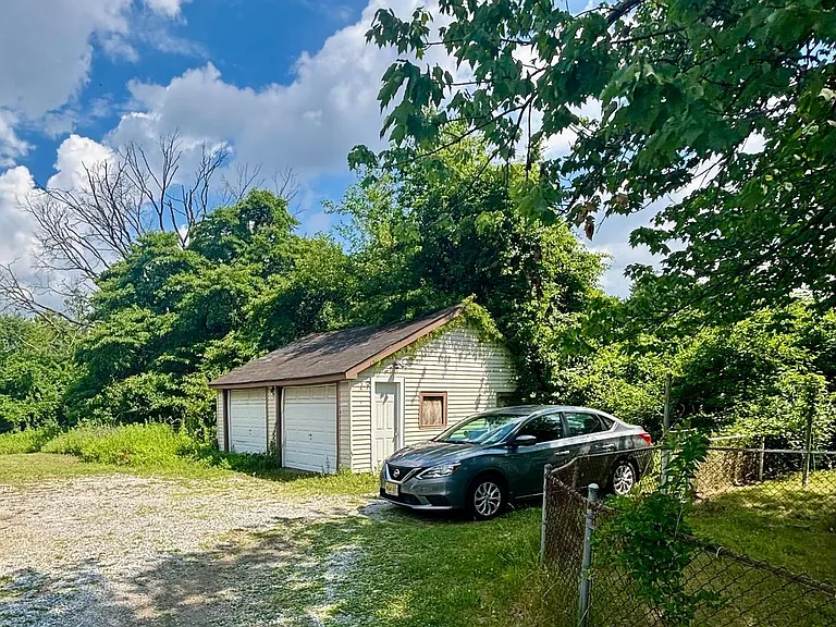 262 Crown Point Rd #B — Photo 8