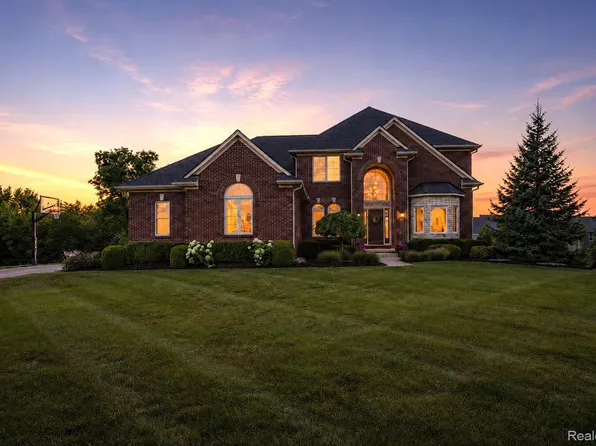 24447 Ravine Dr, South Lyon, MI 48178