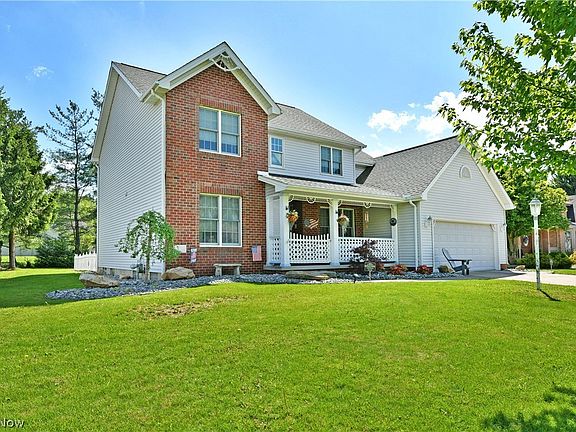 2nd image of 607 Chestnut Ln