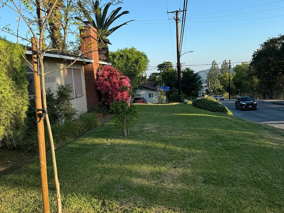 1st image of 2547 Fairmount Ave