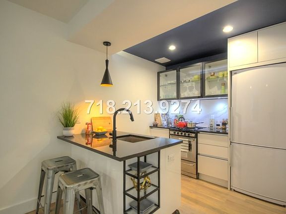 4th image of 10 Lexington Ave #202A