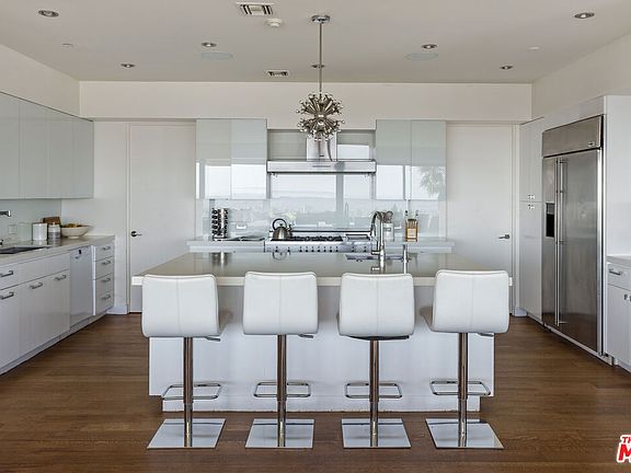 5th image of 1815 N Crescent Heights Blvd