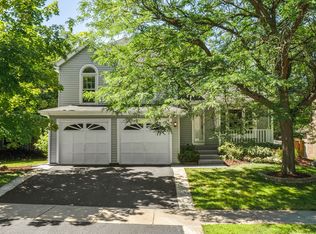 8889 Knollwood Dr, Eden Prairie, MN 55347