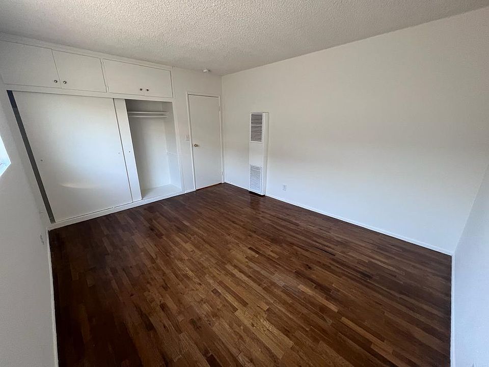 1st image of 4122 Grand View Blvd #16