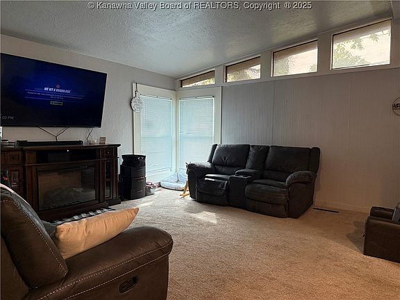 4th image of 1410 Pearcy Ave
