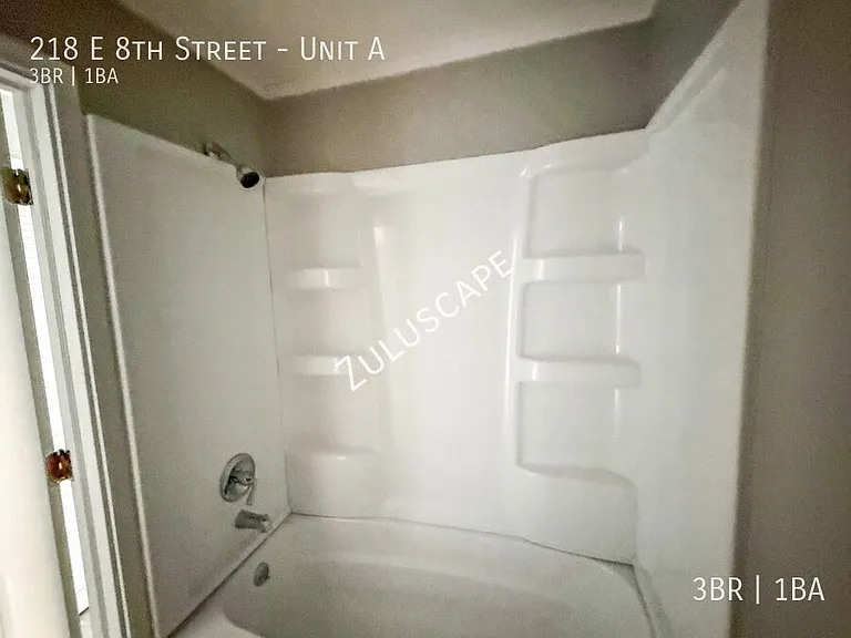 218 E 8th St #A — Photo 7