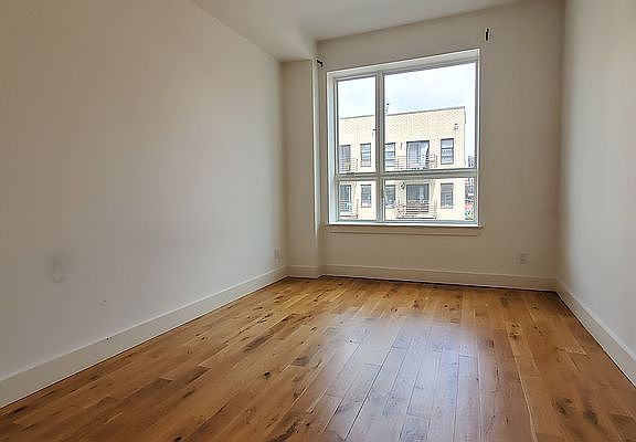 2nd image of 73 Montrose Ave #5I