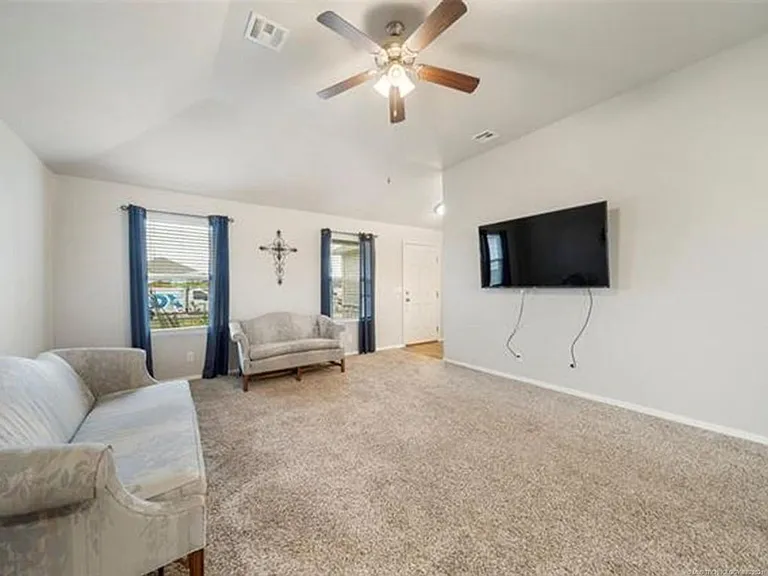 1204 E Quincy St — Photo 11