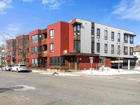 240 Salem St #3B, Medford, MA 02155