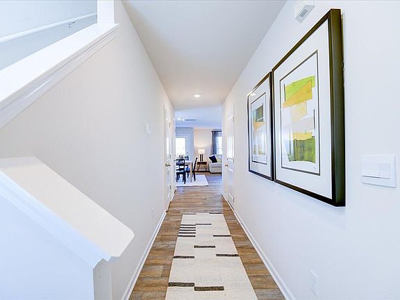 2nd image of 412 Cherry Laurel Dr