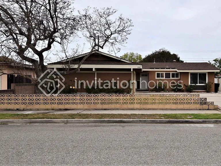 1701 Claremont Dr — Photo 1