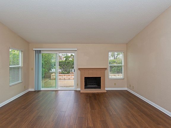 3rd image of 924 Ashton Ct