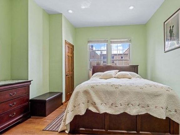 4th image of 25-34 22nd St