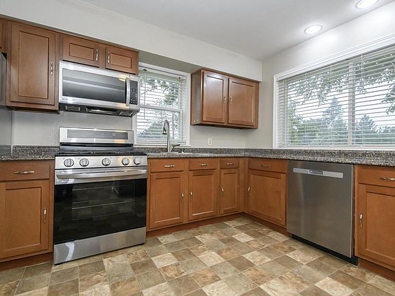 4th image of 3260 S 124th STREET
