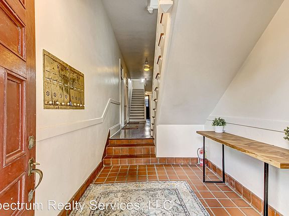 5th image of 3205 Herschel St APT 1