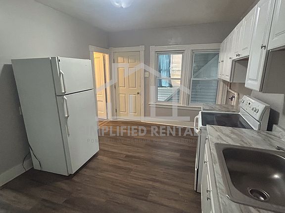 3rd image of 46 Salem St #2