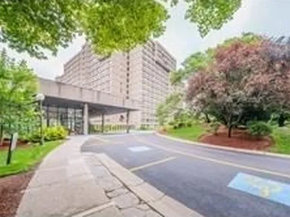 250 Hammond Pond Pkwy APT 813S, Newton, MA 02467