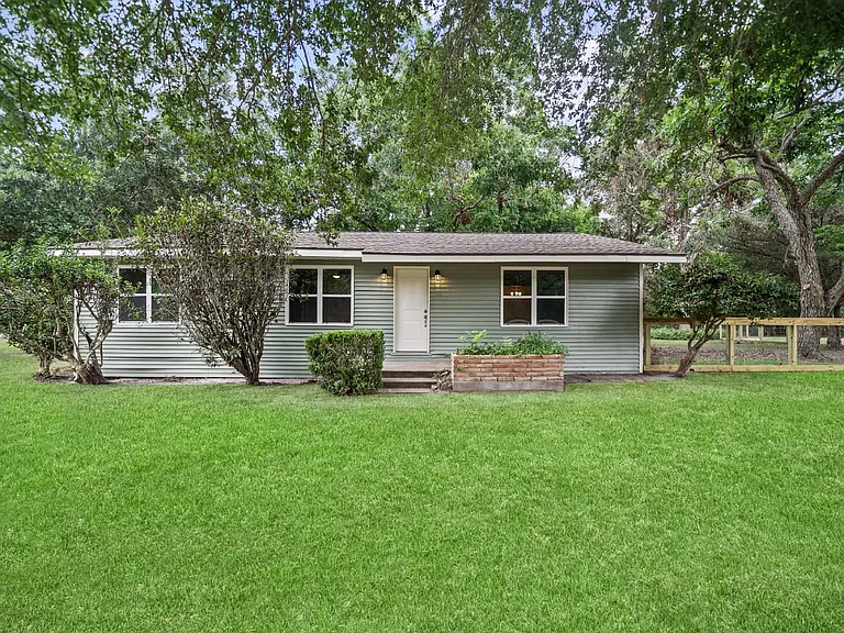 1080 Callaway Dr #HSE — Photo 1