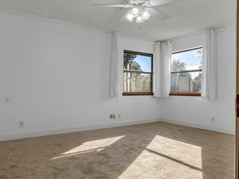 306 Country Wood Dr — Photo 24