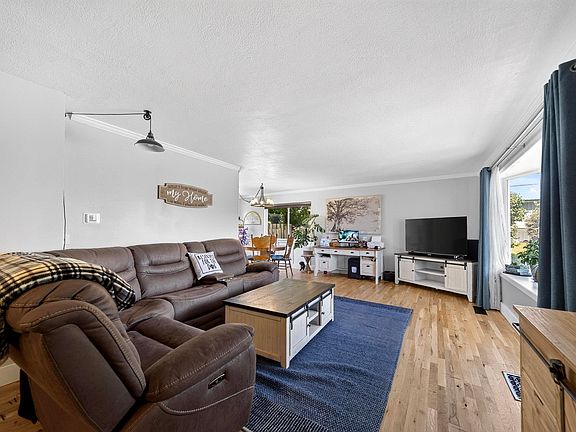 3rd image of 1117 W 19th Ave