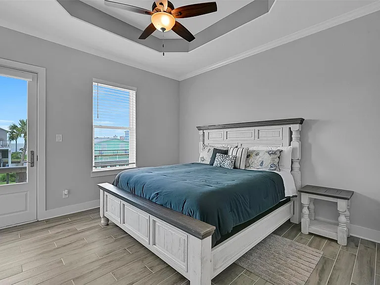 22915 Martes St — Photo 23