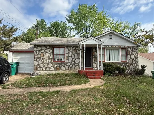 8155 Bloom Dr, Saint Louis, MO 63114