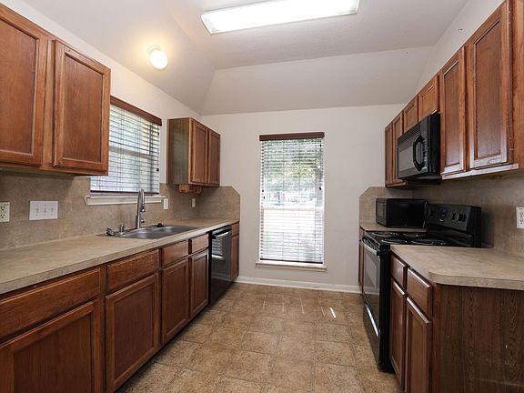 3rd image of 19114 Hemington Cir