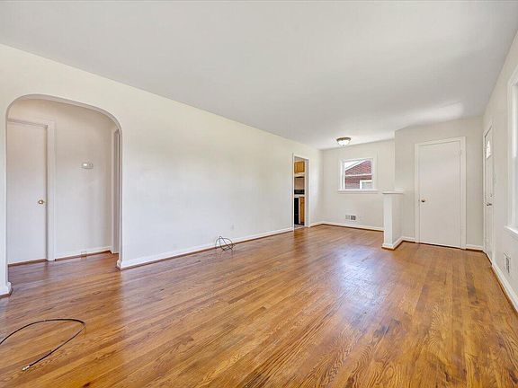 4th image of 4733 Pawling St NW