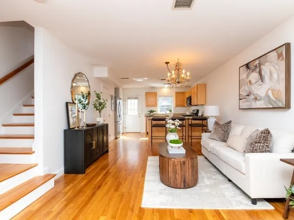 119 Tudor St Unit 119, Boston, MA 02127