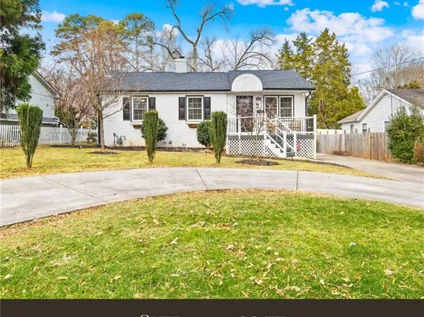 107 Carolina Cir, Winston Salem, NC 27104