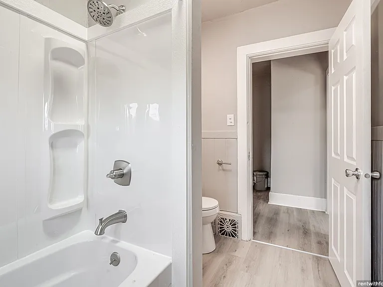 803 N. Broadway — Photo 15