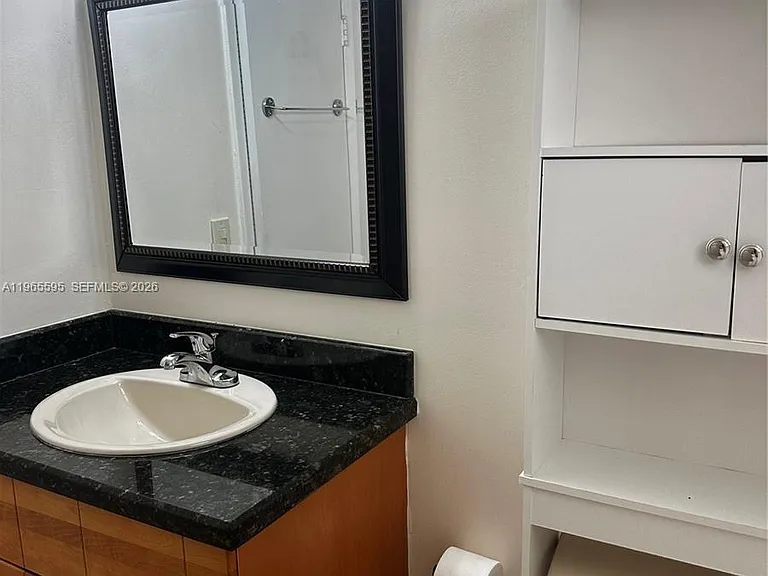 410 SE 2nd St #308 — Photo 23