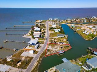 611 Copano Cove Rd, Rockport, TX 78382