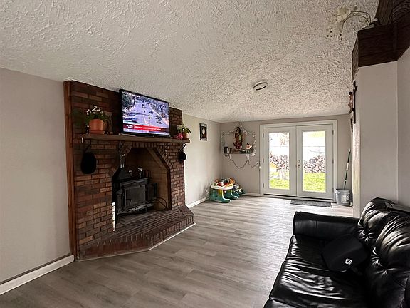 2nd image of 3001 15th St