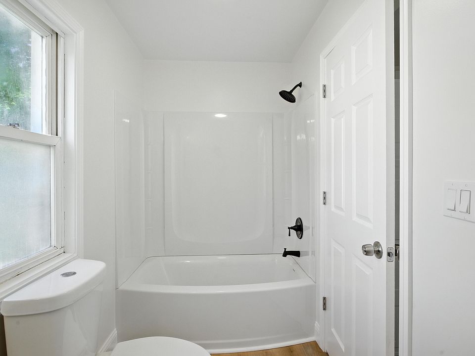 429 W Bernhard Ave, photo 3
