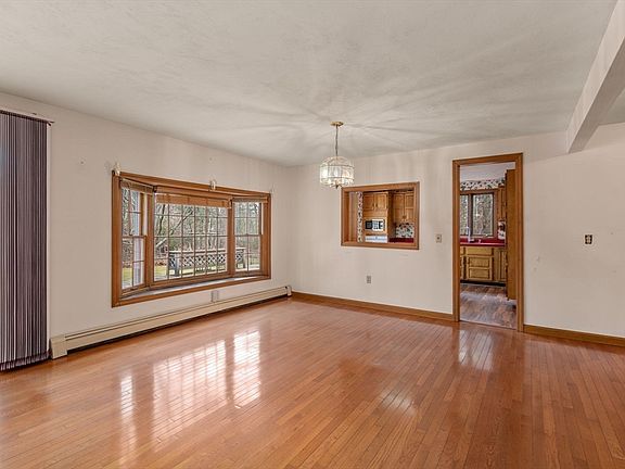 5th image of 945 Walnut Plain Rd