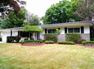8559 Robinwood Cir, Shelby Township, MI