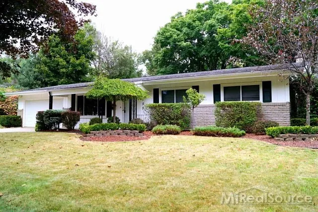 8559 Robinwood Cir photo 1