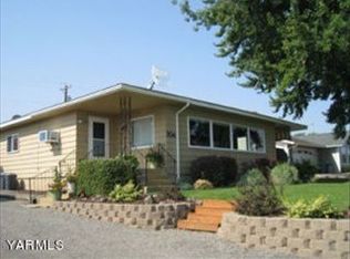 704 Meadowbrook Rd, Yakima, WA 98903