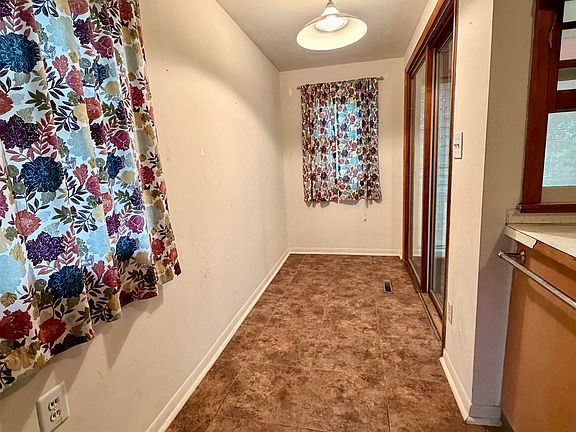 5th image of 1664 Hawthorne Ave