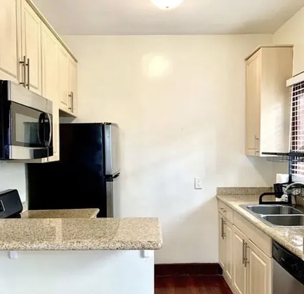1431 N Las Palmas Ave — Photo 8