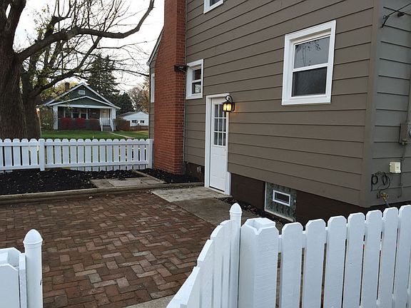 2nd image of 386 Cherry St
