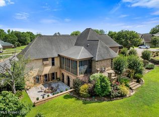 16 Sunset Cir, Hattiesburg, MS 39402