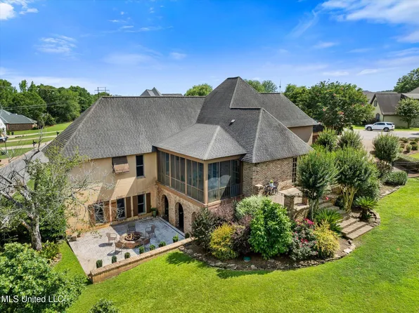 16 Sunset Cir, Hattiesburg, MS 39402