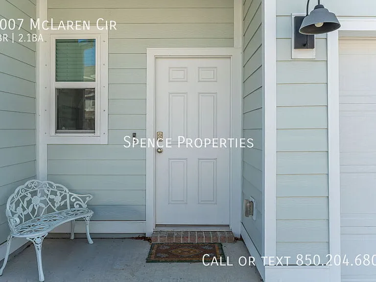 1007 McLaren Cir — Photo 2