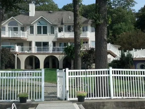 27 Ripplewood Dr, Lake Hopatcong, NJ 07849