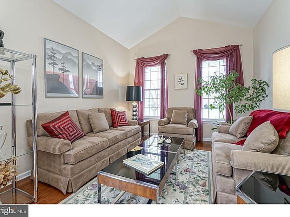 2nd image of 68 Honeyflower Dr