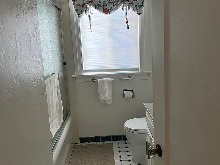 Bathroom Tub with Shower